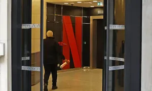 Văn phòng Netflix tại Châu Âu bị đột kích trong cuộc điều tra gian lận thuế Văn phòng Netflix tại Châu Âu bị đột kích trong cuộc điều tra gian lận thuế