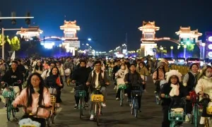 100.000 sinh viên rủ nhau đạp xe 50 km đi ăn đêm 100.000 sinh viên rủ nhau đạp xe 50 km đi ăn đêm