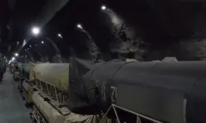 Bên trong căn cứ ngầm như 'ngọn núi lửa ngủ yên' của Iran Bên trong căn cứ ngầm như 'ngọn núi lửa ngủ yên' của Iran